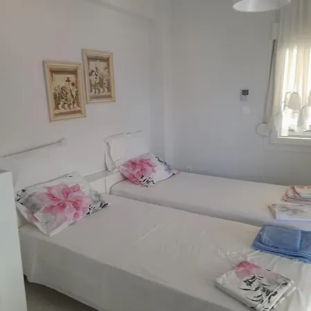 Annas Seaside شقة Peraía